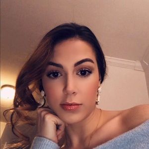 Meet your Posher, Charlotte